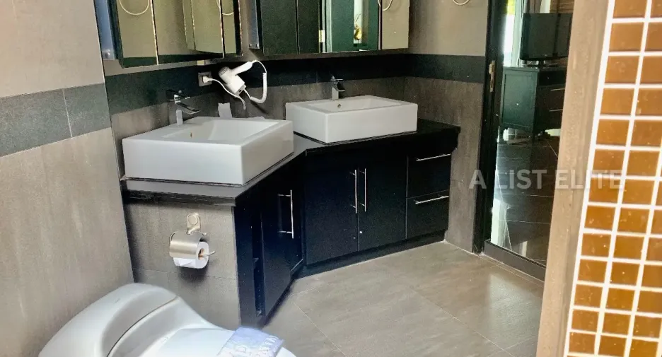 Haus zur Miete mit 5 Zimmer in Bang Lamung, Chonburi