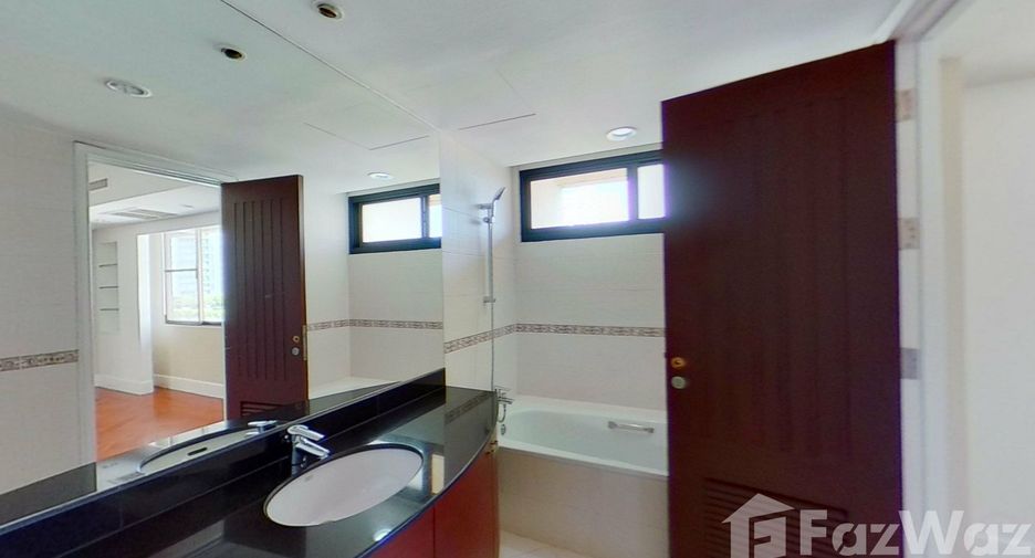 Condo en alquiler de 4 habitaciones en Watthana, Bangkok