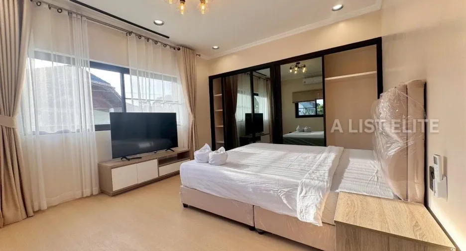Haus zur Miete mit 5 Zimmer in Bang Lamung, Chonburi