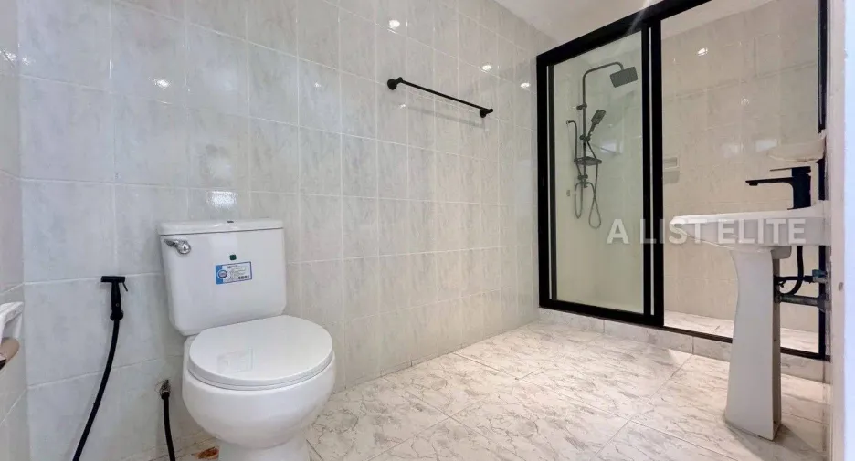Haus zur Miete mit 5 Zimmer in Bang Lamung, Chonburi