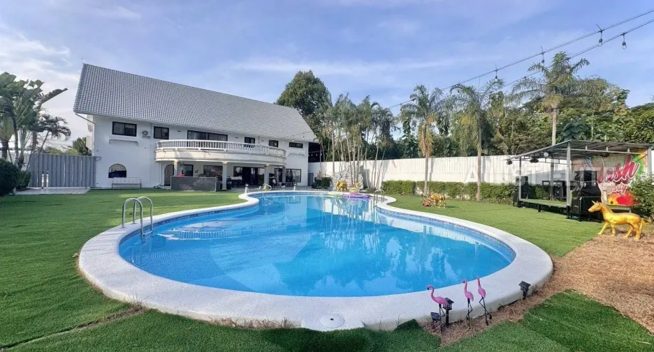 Haus zur Miete mit 5 Zimmer in Bang Lamung, Chonburi
