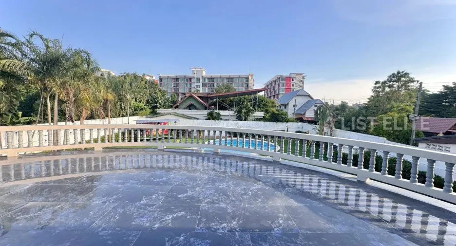 Haus zur Miete mit 5 Zimmer in Bang Lamung, Chonburi