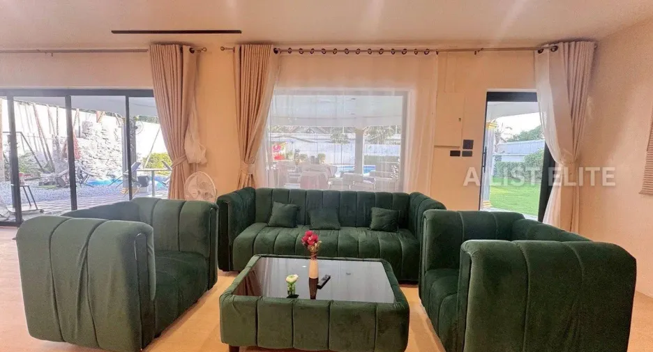 Haus zur Miete mit 5 Zimmer in Bang Lamung, Chonburi