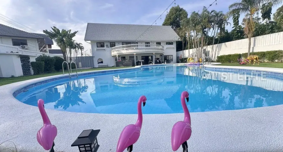 Haus zur Miete mit 5 Zimmer in Bang Lamung, Chonburi