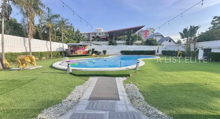 Haus zur Miete mit 5 Zimmer in Bang Lamung, Chonburi