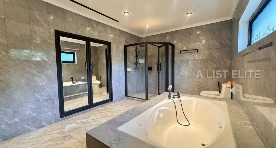 Haus zur Miete mit 5 Zimmer in Bang Lamung, Chonburi