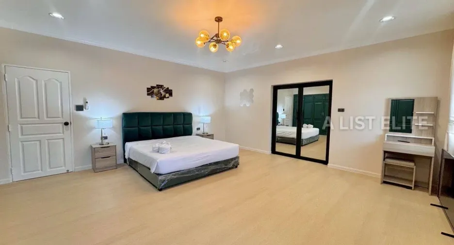 Haus zur Miete mit 5 Zimmer in Bang Lamung, Chonburi