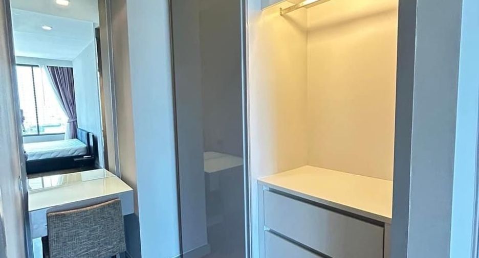 For rent 2 bedrooms condo in Bang Rak, Bangkok