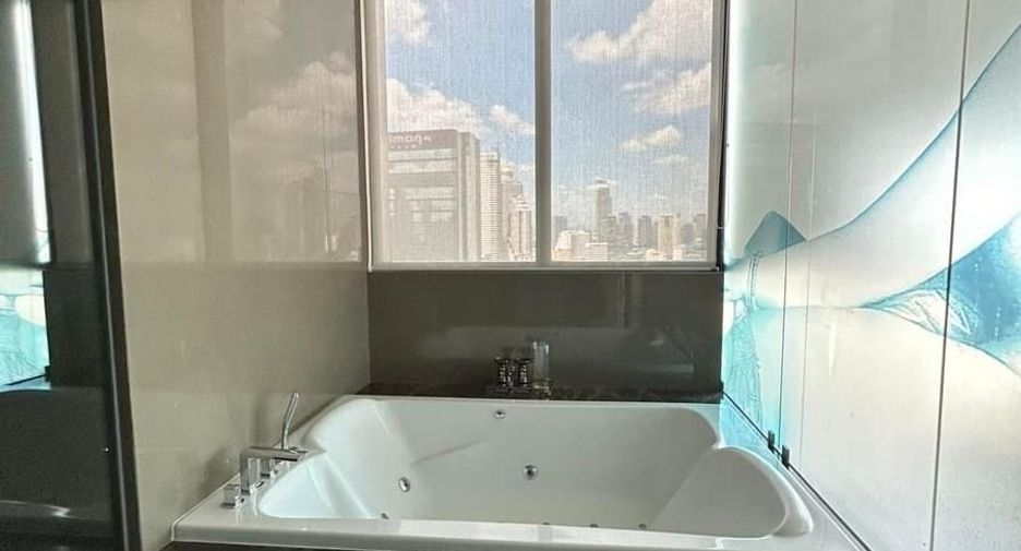For rent 2 bedrooms condo in Bang Rak, Bangkok