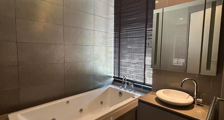 For rent 2 bedrooms condo in Bang Rak, Bangkok