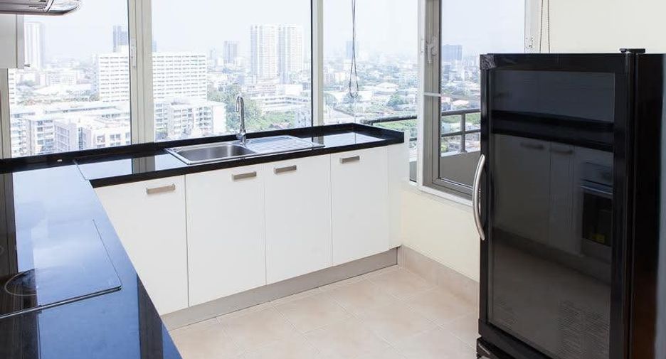 For rent 3 bedrooms condo in Watthana, Bangkok