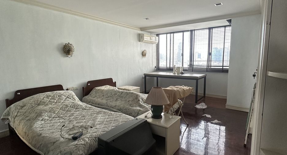 For rent 3 bedrooms condo in Watthana, Bangkok