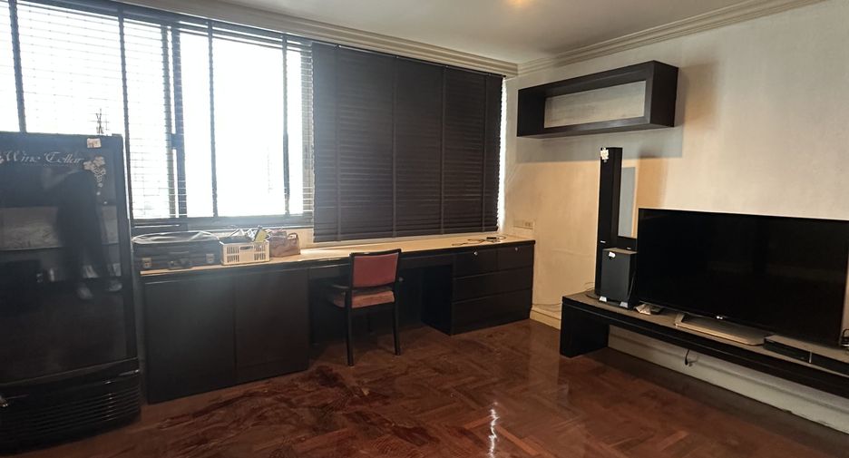 For rent 3 bedrooms condo in Watthana, Bangkok