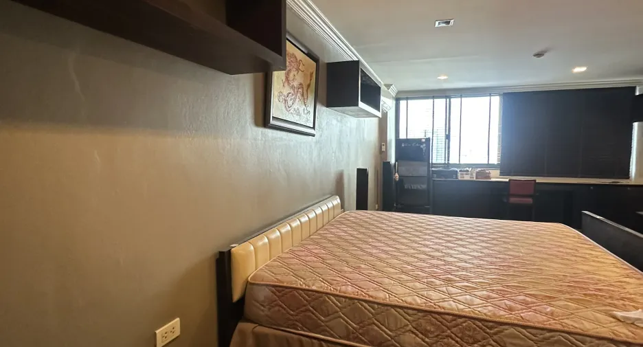 For rent 3 bedrooms condo in Watthana, Bangkok
