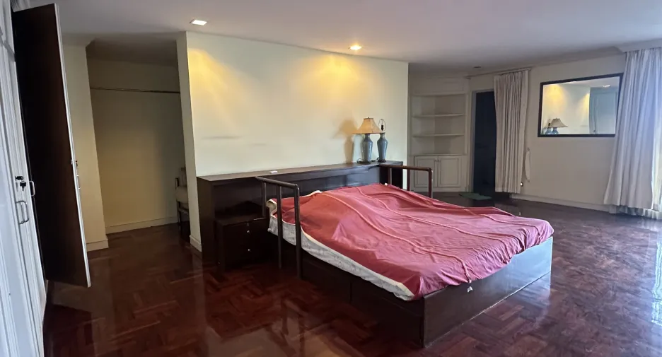 For rent 3 bedrooms condo in Watthana, Bangkok
