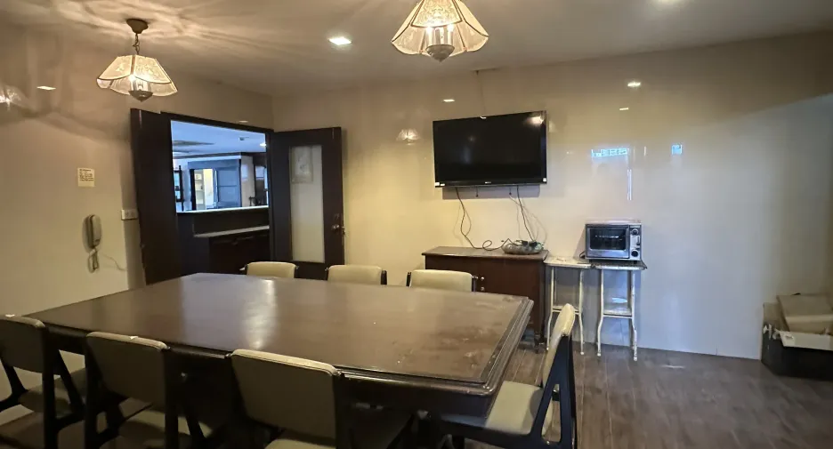 For rent 3 bedrooms condo in Watthana, Bangkok