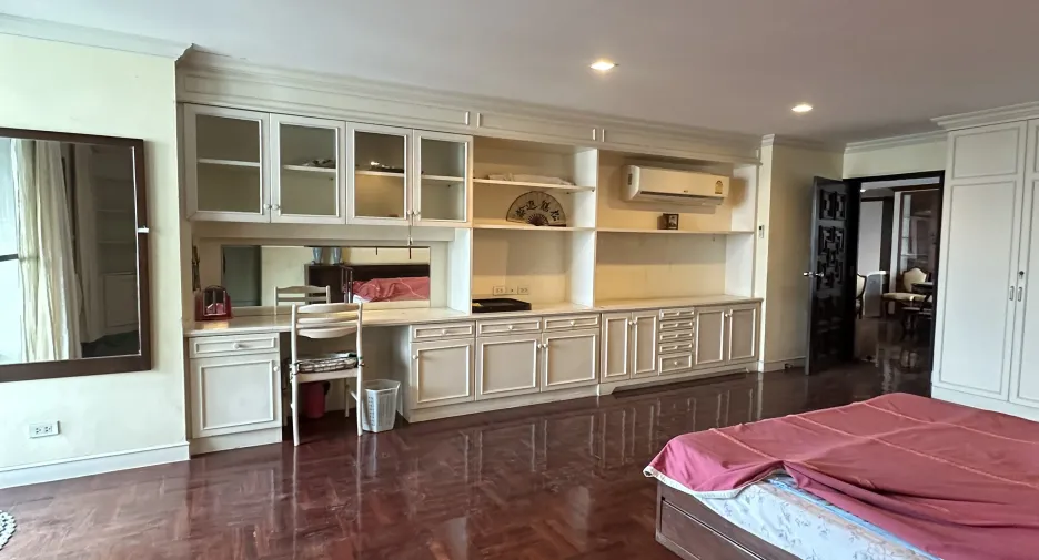 For rent 3 bedrooms condo in Watthana, Bangkok
