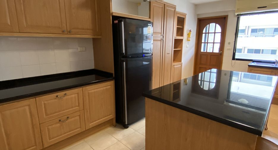 Apartamento en alquiler de 4 habitaciones en Watthana, Bangkok
