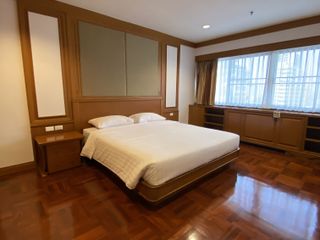 For rent 4 bedrooms apartment in Watthana, Bangkok