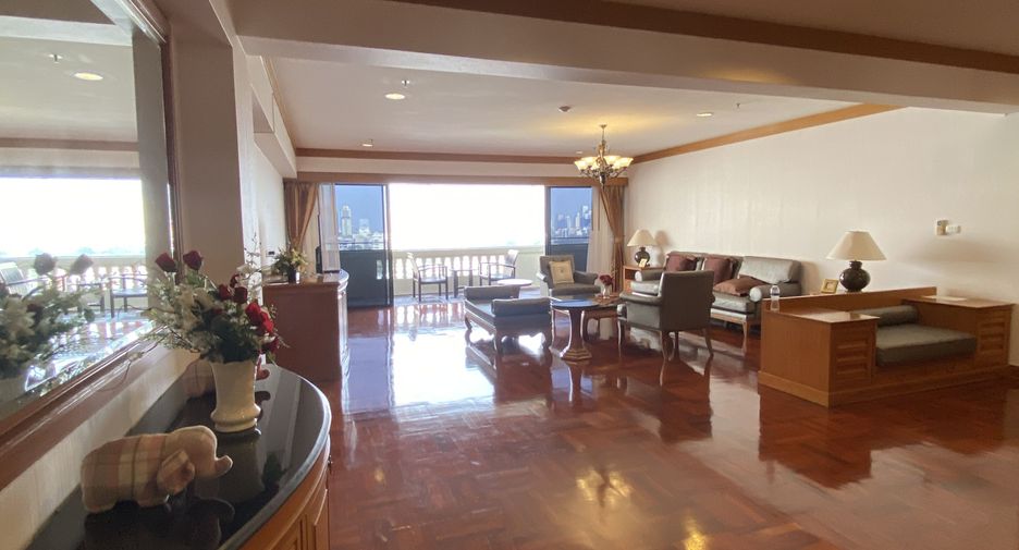 Apartamento en alquiler de 4 habitaciones en Watthana, Bangkok