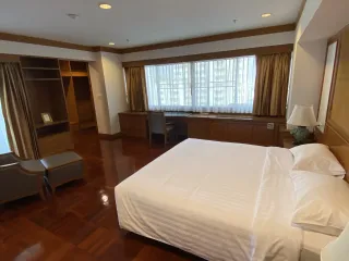For rent 4 bedrooms apartment in Watthana, Bangkok