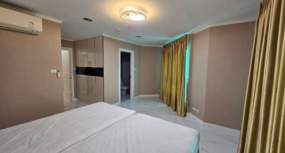 Condo en alquiler de 4 habitaciones en Huai Khwang, Bangkok