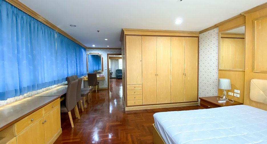 For rent 2 bedrooms condo in Watthana, Bangkok