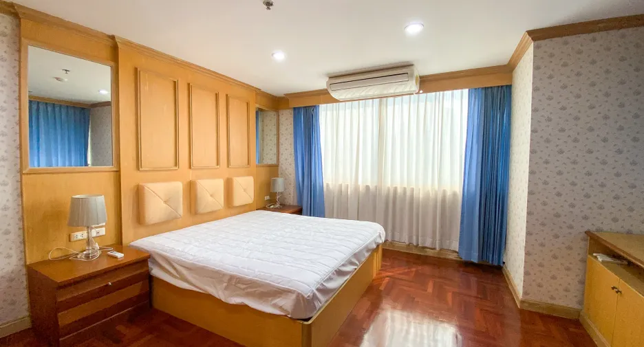 For rent 2 bedrooms condo in Watthana, Bangkok