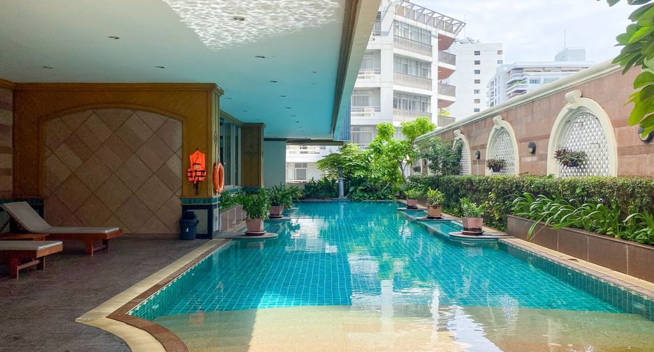 For rent 2 bedrooms condo in Watthana, Bangkok