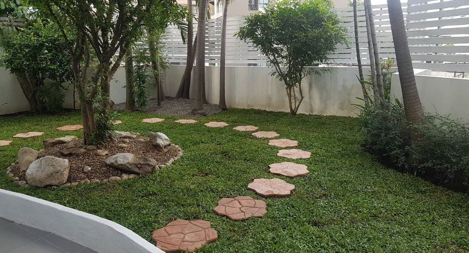 For rent 4 bedrooms condo in Khlong Toei, Bangkok