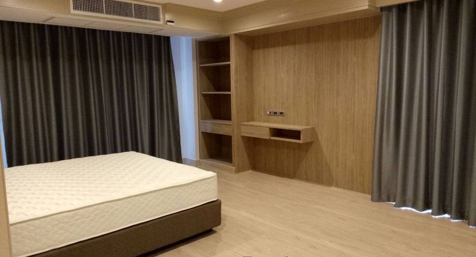For rent 4 bedrooms condo in Khlong Toei, Bangkok