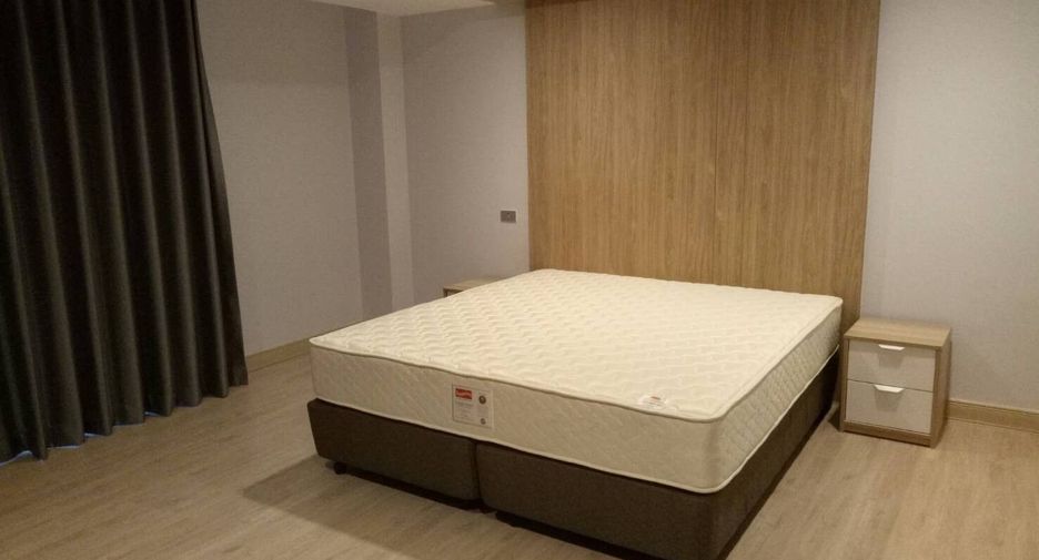 For rent 4 bedrooms condo in Khlong Toei, Bangkok