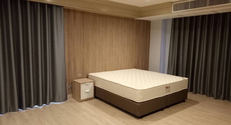 For rent 4 bedrooms condo in Khlong Toei, Bangkok