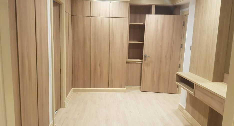 For rent 4 bedrooms condo in Khlong Toei, Bangkok