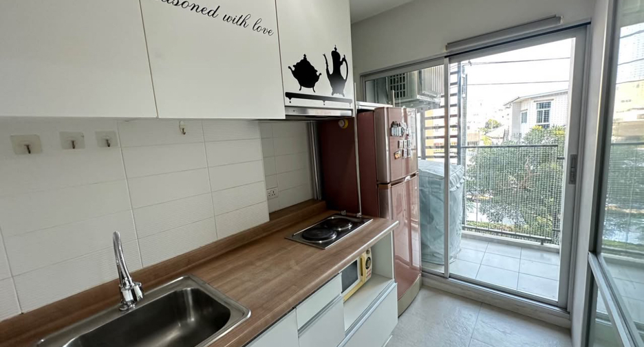 For rent 2 bedrooms condo in Huai Khwang, Bangkok