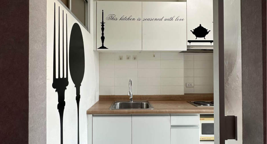 For rent 2 bedrooms condo in Huai Khwang, Bangkok