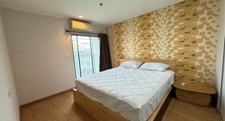For rent 2 bedrooms condo in Huai Khwang, Bangkok