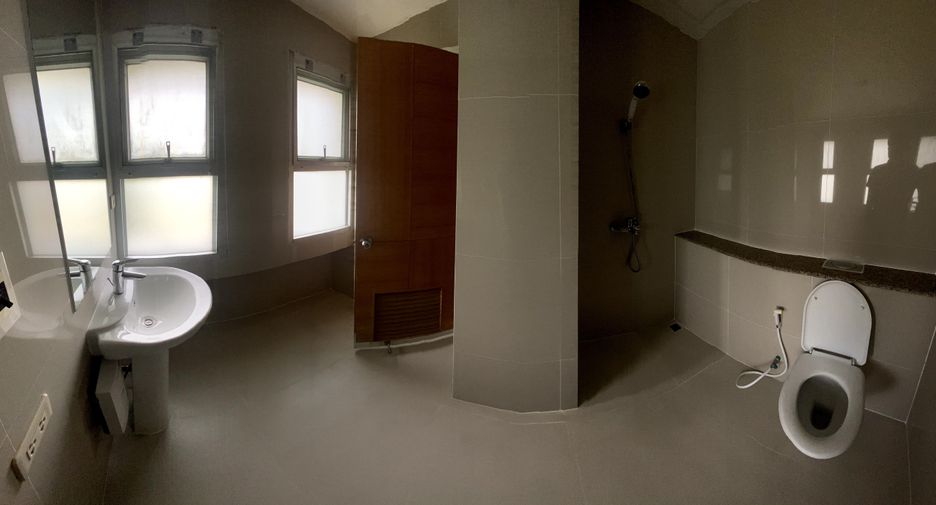 For rent 2 bedrooms apartment in Yan Nawa, Bangkok
