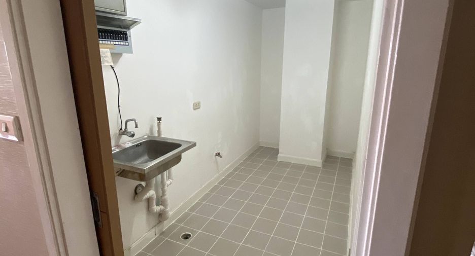For rent 2 bedrooms apartment in Yan Nawa, Bangkok