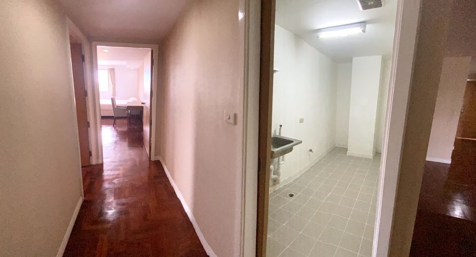 For rent 2 bedrooms apartment in Yan Nawa, Bangkok