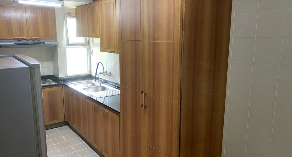 For rent 2 bedrooms apartment in Yan Nawa, Bangkok