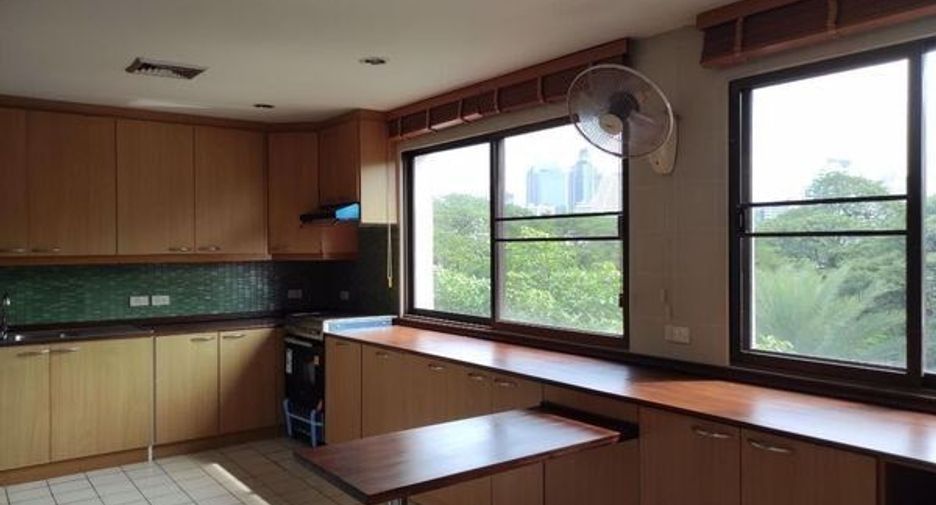 À louer 3 chambres condo à Pathum Wan, Bangkok