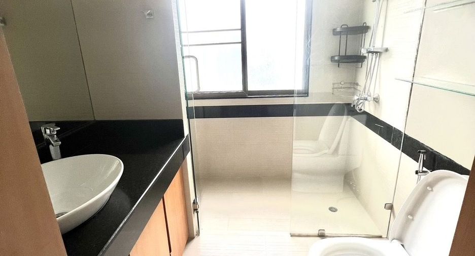 À louer 3 chambres condo à Pathum Wan, Bangkok
