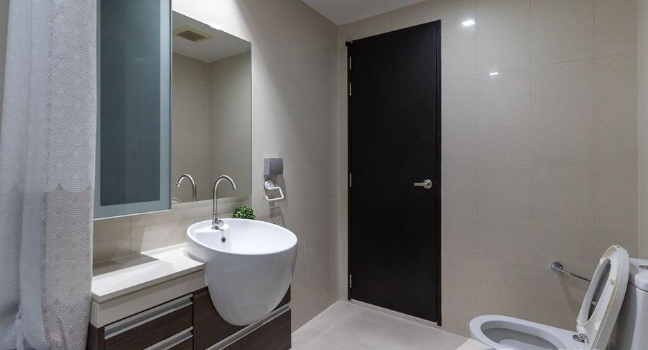 For rent 1 bed condo in Khlong Toei, Bangkok