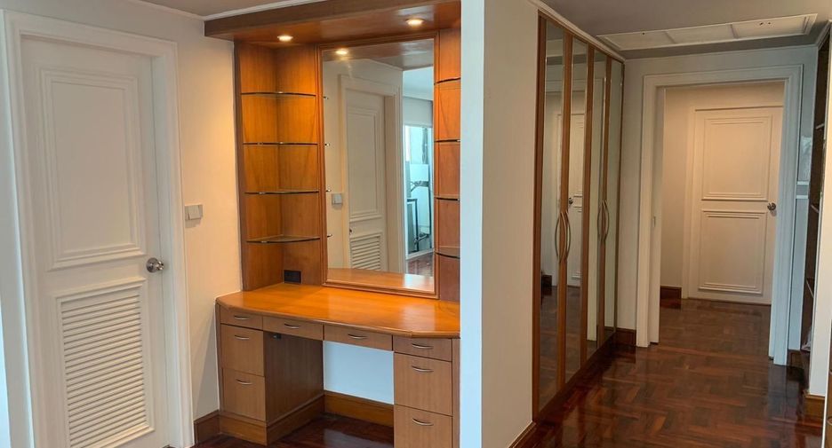 Condo en alquiler de 3 habitaciones en Watthana, Bangkok