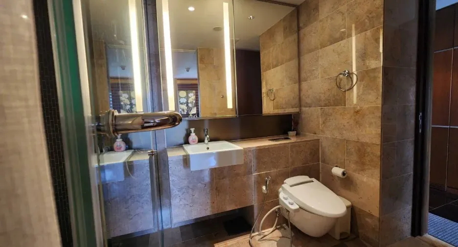 For rent 1 bed condo in Pathum Wan, Bangkok