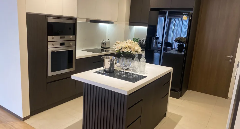 Apartamento en alquiler de 3 habitaciones en Khlong Toei, Bangkok
