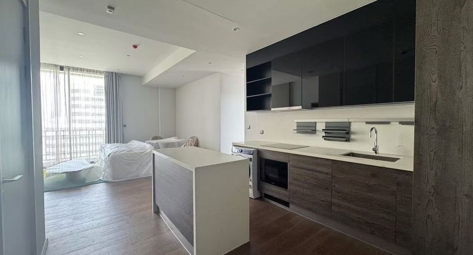 For rent 2 bedrooms condo in Pathum Wan, Bangkok