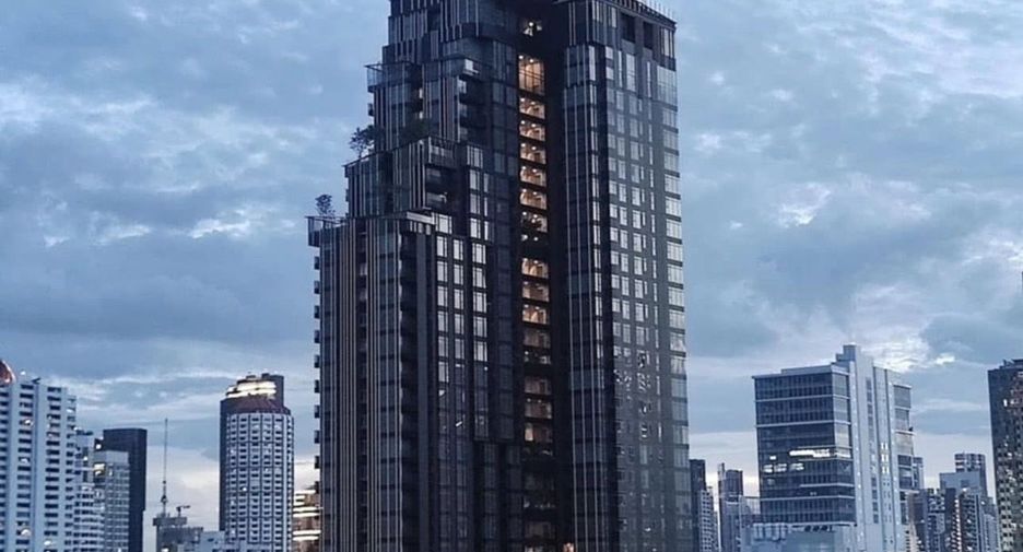 For rent 2 bedrooms condo in Watthana, Bangkok