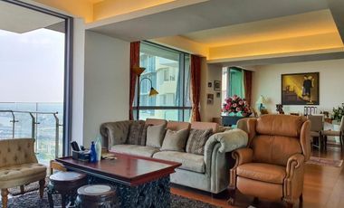 For rent 3 bedrooms condo in Yan Nawa, Bangkok